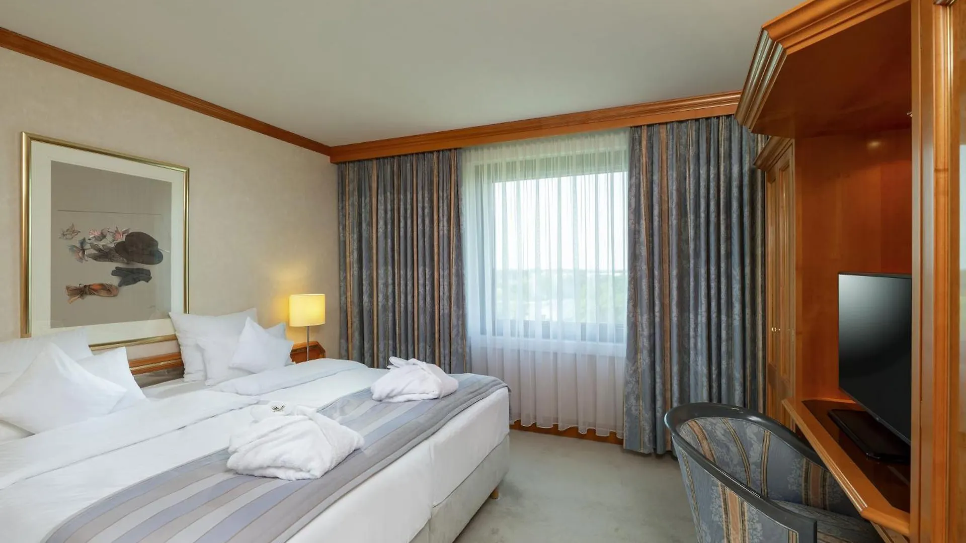 Maritim Airport Hotel Hannover Langenhagen  4*, Langenhagen (Hannover)